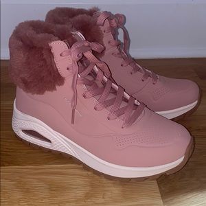 {Skechers} Uno Rugged Sneaker Boots